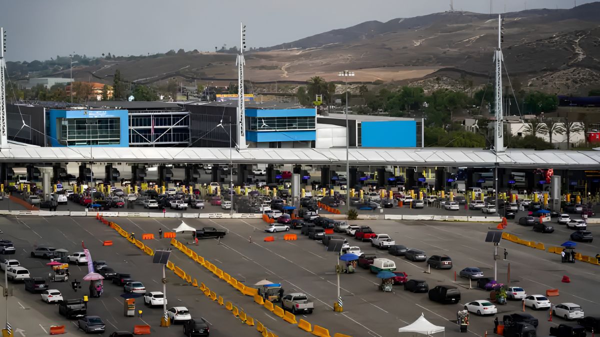Cars lined up in traffic at the San Ysidro border crossing, illustrating traffic patterns and parking planning for a day trip by car.